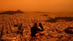 Potret Langit Oranye Yunani, Ternyata Mengerikan