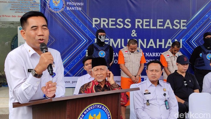 BNN Banten menangkap sindikat pengedar sabu internasional yang dikirim dari Malaysia. Sabu dijual di Indonesia dan dikendalikan napi Lapas Klas 1 Tangerang. (Bahtiar/detikcom)