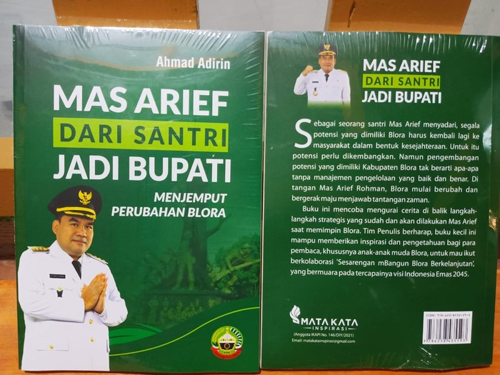 Bupati Blora Arief Rohman saat mereview buku Mas Arief dari Santri jadi Bupati Blora