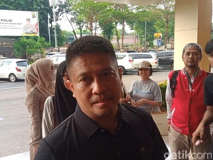 Orang tua Chandrika Chika