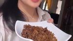 Chika Chandrika Rajin Kulineran ke Kafe-kafe Estetik