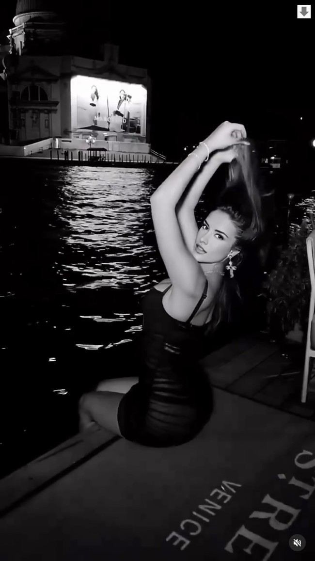 Sosok di balik Emily sendiri menolak untuk dipublikasi. Ia tampaknya sengaja memilih persona lain untuk eksis di internet. Aku sangat tidak ingin publik. Aku tidak ingin ada di internet seperti influencer yang membuat video setiap hari menunjukkan semuanya yang mereka makan dan lakukan. Itu bukan aku, katanya.  Foto: Instagram Emily Pellegrini