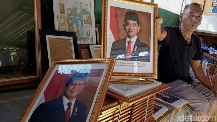 Foto Prabowo-Gibran mulai dijual di Bandar Lampung