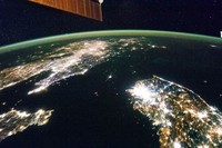 fFoto satelit malam hari