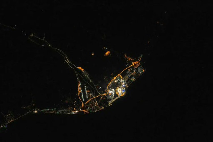 Foto satelit malam hari