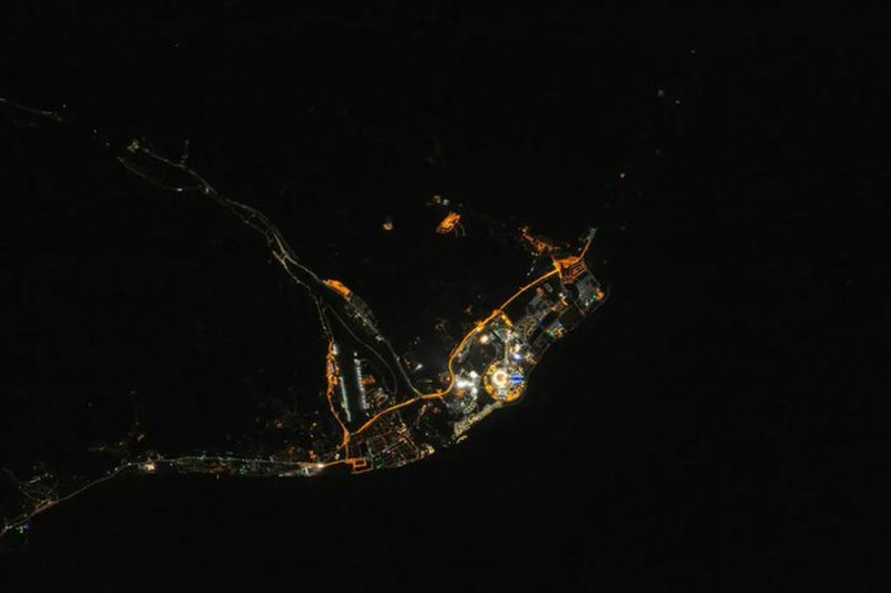 Foto satelit malam hari