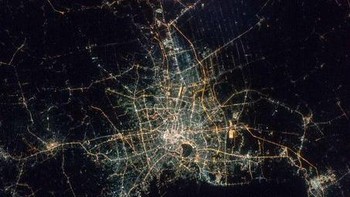 Ini Bangkok, Thailand. Foto: NASA & ISS via @timecaptales