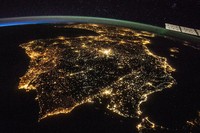 fFoto satelit malam hari
