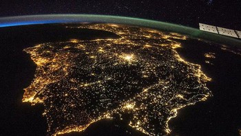 Ini Spanyol & Portugal Foto: NASA & ISS via @timecaptales