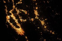 fFoto satelit malam hari