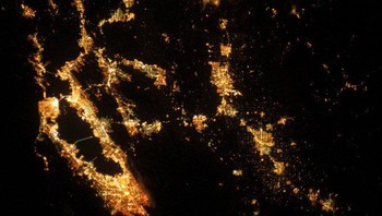 Ini San Francisco di malam hari. Foto: NASA & ISS via @timecaptales