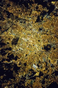 fFoto satelit malam hari
