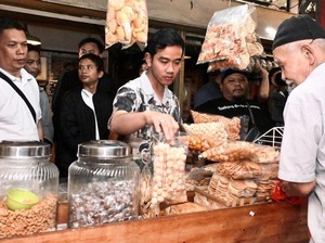 Gibran Irit Bicara Saat Ngantor Lagi di Balai Kota, Hanya Jawab soal Ini...