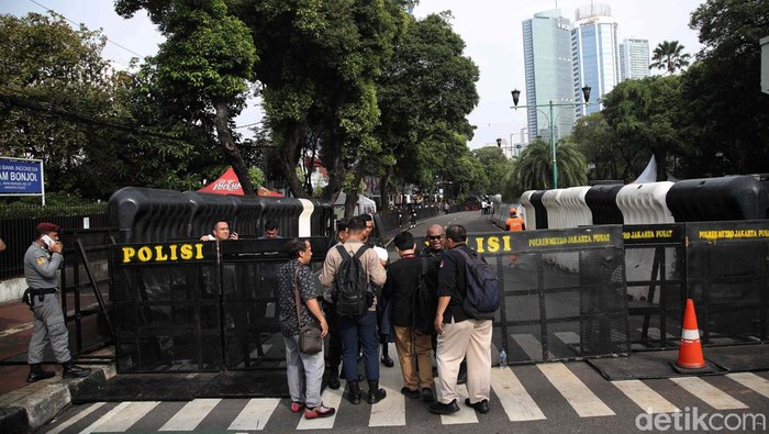 KPU RI akan menetapkan pasangan Prabowo Subianto-Gibran Rakabuming Raka jadi Presiden dan Wakil Presiden terpilih 2024. Begini suasana KPU menjelang penetapan.