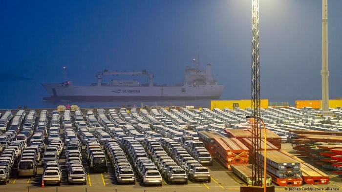 Penjualan Lesu, Mobil Listrik Impor Bertumpuk di Pelabuhan Jerman