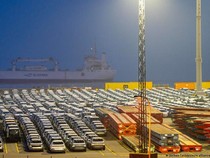 Penjualan Lesu, Mobil Listrik Impor Bertumpuk di Pelabuhan Jerman