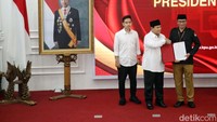Komisi Pemilihan Umum (KPU) RI resmi menetapkan Prabowo-Gibran sebagai Presiden dan Wakil Presiden terpilih 2024.  