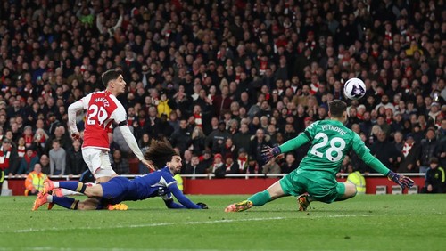 LONDON, ENGLAND - APRIL 23: Kai Havertz of Arsenal scores a goal to make it 3-0 during the Premier League match between Arsenal FC and Chelsea FC at Emirates Stadium on April 23, 2024 in London, England.(Photo by Catherine Ivill - AMA/Getty Images)