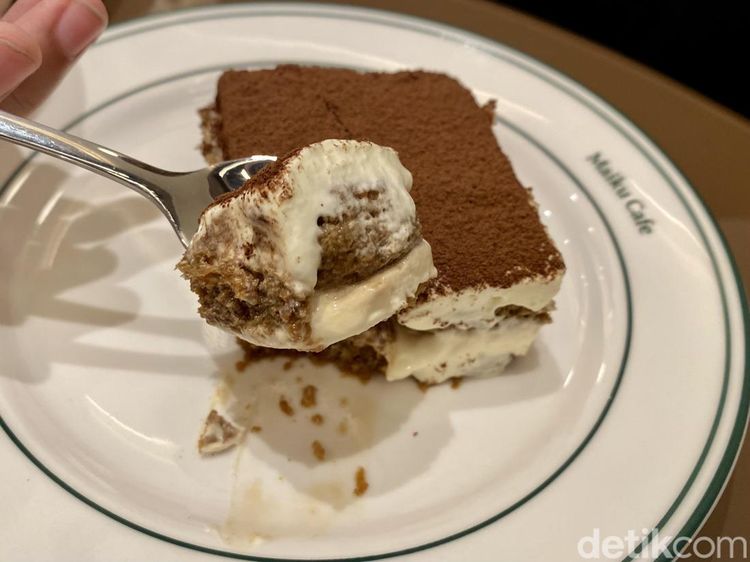 Lembut Legit Tiramisu Maiku dengan Paduan Maple Cinnamon Oat Latte