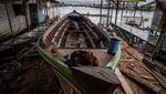 Melihat Langsung Pembuatan Perahu Tradisional di Kalimantan