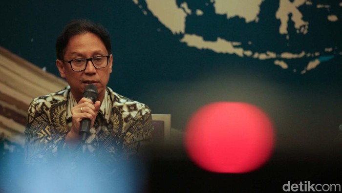 Menkes Budi Gunadi Sadikin memberikan keterangan pers di sela Rakerkesnas 2024. Ia menyoroti masih kurangnya perhatian masalah kesehatan mental di Indonesia.