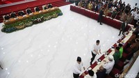 Anies Baswedan dan Muhaimin Iskandar (Cak Imin) menghadiri rapat pleno terbuka di KPU hari ini. Anies mengatakan kehadirannya untuk menghormati proses bernegara.