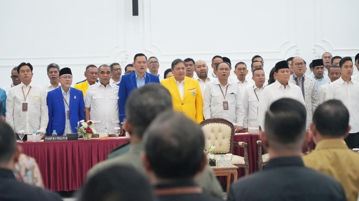 Momen Petinggi Parpol Dampingi Prabowo Saat Penetapan Presiden Terpilih Sejumlah petinggi partai politik menghadiri rapat pleno penetapan Presiden dan Wakil Presiden terpilih 2024-2029 di Gedung KPU, Jakarta, Rabu (24/4/2024).
