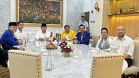 Dalam laman instagramnya, Ketua Umum Partai PAN Zulkifli Hasan membagikan momen kebersamaan para ketua partai dengan Prabowo Subianto dan Gibran Rakabuming Raka. Zulhas mengatakan saatnya bersatu membangun Indonesia maju.
