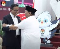 Prabowo Terlihat 'Geregetan' Saat Salami Anies Setelah Ditetapkan Presiden