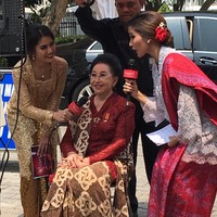 Mooryati juga rutin mengonsumsi kolang kaling. Makanan bertekstur kenyal yang terbuat dari biji pohon aren ini dipercaya dapat memperkuat bantalan tulang. Foto: Instagram/@mooryatisoedibyo