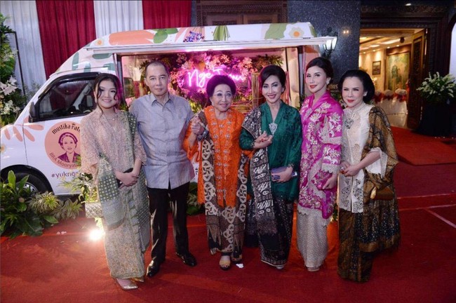 Mooryati Soedibyo meninggal dunia di usia 96 tahun, pada Rabu (24/4/2024) dini hari, pukul 01.00 WIB. Semasa hidup, dia selalu tampil bugar dan segar. Foto: Instagram/@mooryatisoedibyo