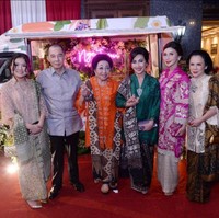 Mooryati Soedibyo meninggal dunia di usia 96 tahun, pada Rabu (24/4/2024) dini hari, pukul 01.00 WIB. Semasa hidup, dia selalu tampil bugar dan segar. Foto: Instagram/@mooryatisoedibyo