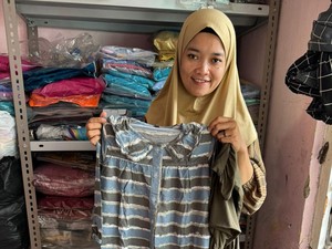 Dagang Baju Anak Online, Epi Bisa Beli Motor Matic Baru