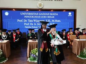 So Sweet! Demi Dikukuhkan Jadi Guru Besar Bersama, Profesor UGM Tunggu Istri 10 Tahun