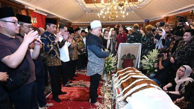 Pendiri Mustika Ratu, Mooryati Soedibyo, meninggal dunia hari ini. Presiden Joko Widodo (Jokowi) melayat ke rumah duka. (Tangkapan layar Instagram @jokowi)