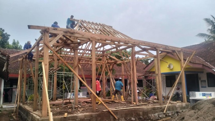 Pendopo yang dibangun atas bantuan dari PT BSI