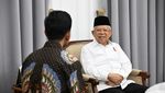 Potret Gibran Cium Tangan dan Dengarkan Wejangan Maruf Amin