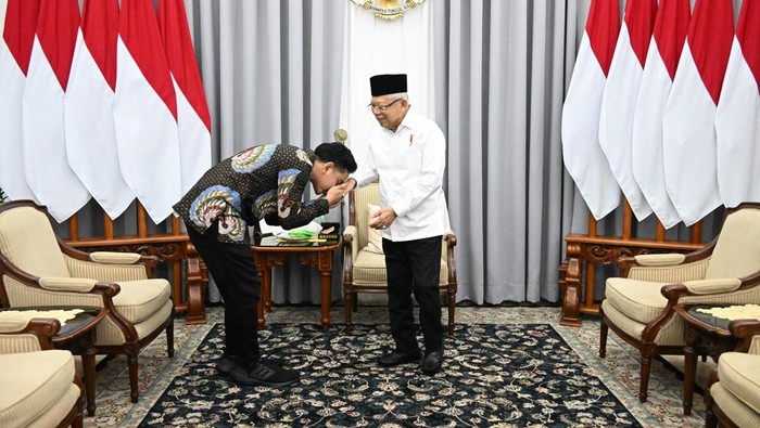 Pertemuan Ma'ruf Amin dengan Gibran Rakabuming Raka (Dok Setwapres/BPMI). Pertemuan Ma'ruf Amin dengan Gibran Rakabuming Raka (Dok Setwapres/BPMI).