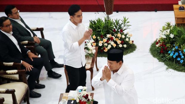 Komisi Pemilihan Umum (KPU) RI resmi menetapkan Prabowo Subianto dan Gibran Rakabuming Raka sebagai Presiden dan Wakil Presiden terpilih. Prabowo pun menyampaikan pidato dalam penetapan di Gedung KPU, Jakarta, Rabu (24/4/2024).