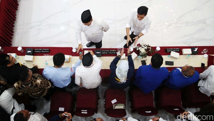 Pidato Prabowo Usai Ditetapkan Jadi Presiden Komisi Pemilihan Umum (KPU) RI resmi menetapkan Prabowo Subianto dan Gibran Rakabuming Raka sebagai Presiden dan Wakil Presiden terpilih. Prabowo pun menyampaikan pidato dalam penetapan di Gedung KPU, Jakarta, Rabu (24/4/2024).