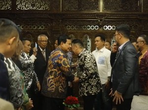 Momen Prabowo-Gibran Kumpulkan Yusril-Hotman dkk Seusai Menang di MK