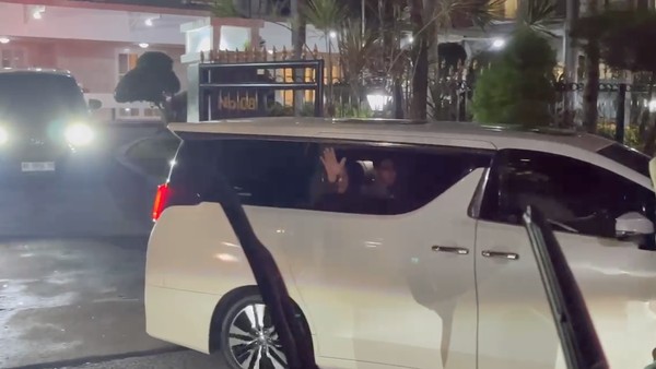 Prabowo Tinggalkan Istana Usai Lebih dari 2 Jam Bertemu Jokowi