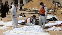 Khan Younis telah menjadi sasaran pemboman Israel dalam beberapa bulan terakhir. Otoritas kesehatan Palestina mengatakan lebih dari 34.000 orang telah tewas dalam serangan Israel, yang dimulai setelah pejuang Hamas menyerang Israel pada 7 Oktober, menewaskan sekitar 1.200 orang dan menculik 253 orang lainnya, menurut penghitungan Israel.