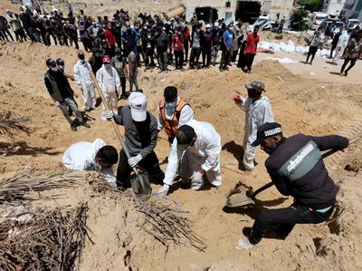 Ratusan Jenazah Ditemukan di Halaman RS Nasser Khan Younis