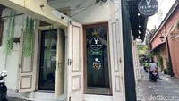 Waktu terbaik untuk berkeliling di Kauman ada di pagi atau sore hari. Tepatnya ketika mentari tidak sedang di atas kepala. Udara segar di pagi hari dan cahaya oranye di sore tentu menjadi golden time yang sayang jika dilewatkan di Kauman.  