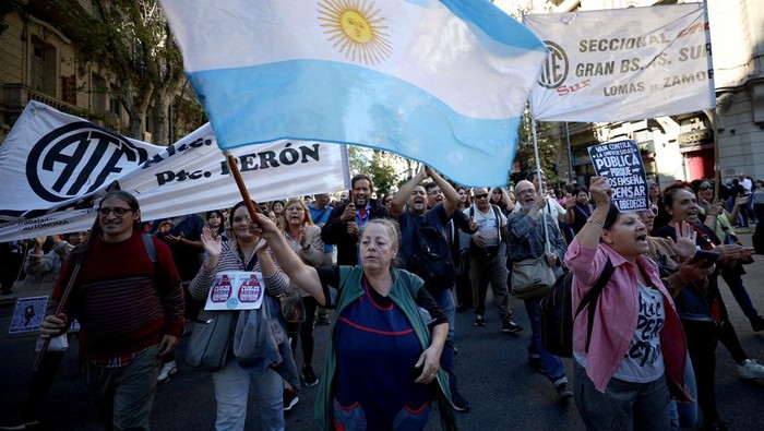 Argentine university students, unions and social groups march to Casa Rosada government house to protest against President Javier Milei's 