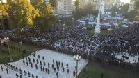 Sejak Juli lalu, ketika tahun fiskal dimulai, Universitas Buenos Aires, atau UBA, yang berusia 200 tahun, hanya menerima 8,9% dari total anggarannya dari negara karena inflasi tahunan kini mendekati 290%. Universitas mengatakan jumlah tersebut tidak cukup untuk menyalakan lampu dan menyediakan layanan dasar di rumah sakit pendidikan yang telah mengurangi kapasitasnya. AP/Natacha Pisarenko