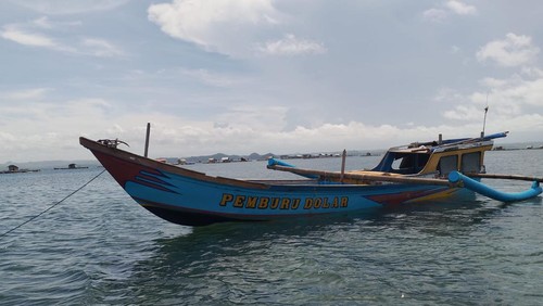 Salah satu perahu yang digunakan nelayan saat membawa bahan peledak untuk bom ikan di perairan Pantai Seriwe, Kecamatan Jerowaru, Kabupaten Lombok Timur, NTB. (Foto: Istimewa)