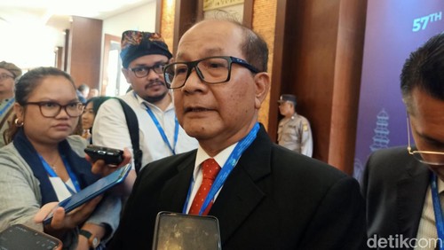 Sekretaris Kementerian Koperasi dan UKM (Sesmenkop UKM) Arif Rahman Hakim saat ditemui dalam acara 57th APEC Small and Medium Enterprises Working Group (SMEWG) Meeting and Related Activities di Merusaka Hotel Nusa Dua, Badung, Bali pada Rabu (24/4/2024). (Ni Made Lastri Karsiani Putri-detikBali)