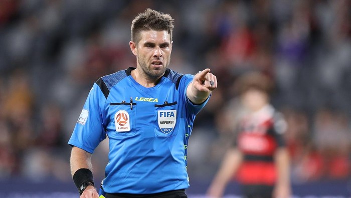 SYDNEY, AUSTRALIA - MARCH 02: Referee Shaun Evans signals a yellow card to Keanu Baccus of the Wanderers during the A-League match between the Western Sydney Wanderers and Melbourne City at Bankwest Stadium, on March 02, 2021, in Sydney, Australia. (Photo by Mark Kolbe/Getty Images)